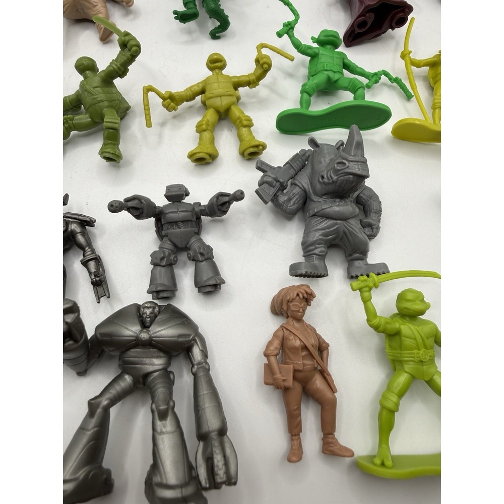 Teenage Mutant Ninja Turtles Mutant Mayhem Bucket of 47 Mini Figures. - Picture 4 of 9